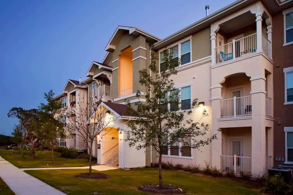 Encino Pointe